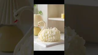 Beautiful White Swan Cake Design #shorts #cake #shortvideo #ytshort Voice Credit 👉@SoumyaCRecipes