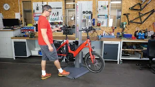 Der mobile Werkstatt-Montageständer e-Bikelifter BM-60 für E-Bikes, Cargobikes und Fahrräder.