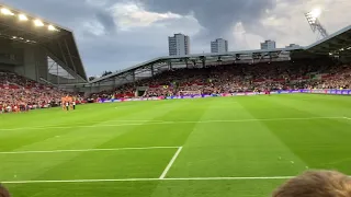 Brentford sing Hey Jude before first premier league match against Arsenal 13/8/2021