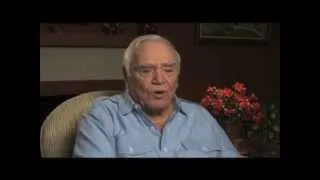 Ernest Borgnine discusses winning an Oscar for "Marty" - EMMYTVLEGENDS.ORG