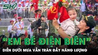 “Em Bé Điện Biên” Nhí Nhảnh Sau Buổi Lễ, Không Quên Hỏi Mẹ: “Con Cười Có Tươi Không, Có Xinh Không?”