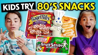 Kids Try 80s Snacks For The First Time! (Bagel Bites, Fruit Stripe, Lunchables, PushPop)