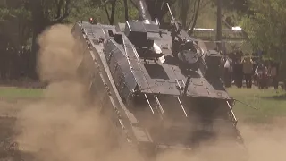 爆走！10式戦車の機動性能 & 自動目標追尾機能 ～ 2018 練馬駐屯地