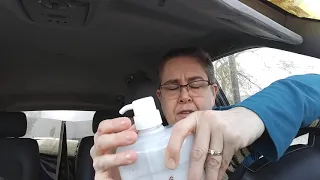How to open a stuck lotion pump bottle / lifehack!