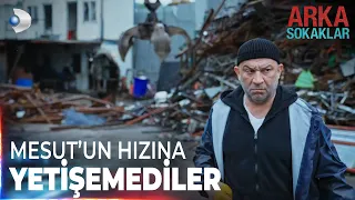 Ekip, Mesut'un hızına yetişemiyor | Arka Sokaklar Özel Klip