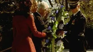 Obama, Clintons lay wreath at JFK gravesite