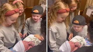 Siblings have sweet reaction to meeting baby brother for the first time