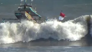 #info ombak besar speed boat hampir digulung berkali-kali 6,5,24 senin di #plawanganpuger