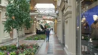Walking Moscow GUM shopping center 4k.  Life in Russia.