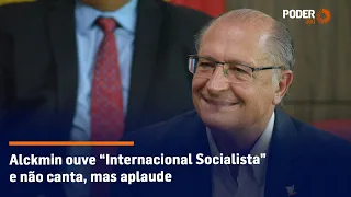 Alckmin ouve “Internacional Socialista” e não canta, mas aplaude