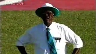 Steve Bucknor's great decision as an umpire 😳 too good....