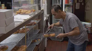 Customers Buy Out Store’s Doughnuts So Owner Can Care for His Sick Wife