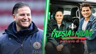 Cultuurbewaker Sparta Nourdin Boukhari zit VOL met ANEKDOTES 💬 | Fresia & Milan Parkeren de Bus 🚍