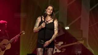Floor Jansen Our Decades in the Sun Hamburg 19.05.2023 live tour Sängerin von Nightwish Konzert