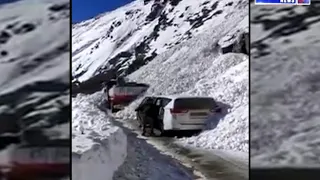 #watch A view of snow covered Baltal from Zojila pass