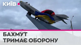 Росіяни як зомбі лізуть до "літачка", що стоїть на в'їзді в Бахмут - Юрій Сиротюк