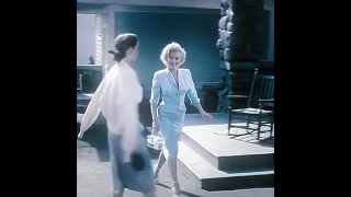 Walking Queen Marilyn Monroe