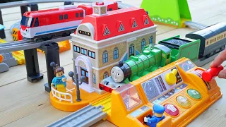 Titipo's Talking Control Center & Thomas the Tank Engine's 3 Intersecting Courses