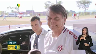 Bolsonaro atende ao pedido de crianças que queriam conhecer a residência oficial