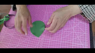 Super Easy and Quick Mostera Palm Leaves Easy Gumpaste Fondant Tutorial without mould