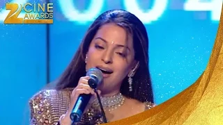 Zee Cine Awards 2004 Juhi Chawla Singing