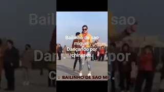 Bailinho de sao miguel dançando por chineses