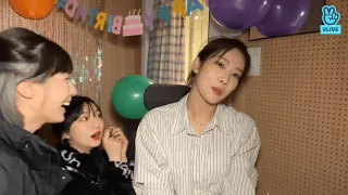 Kim Lip got a kiss from Haseul on her birthday (feat. Yeojin)