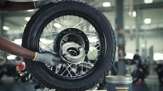 All New Classic 350 DIY | REAR WHEEL REMOVAL AND AXLE GREASING FOR SINGLE CHANNEL MOTORCYCLE