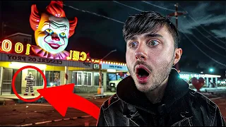 Ich übernachte in Amerikas gruseligsten und von Geistern heimgesuchten Clown Motel! | 200K SPECIAL