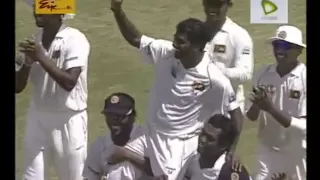 Muttiah Muralitharan's 800th wicket of his final Test match