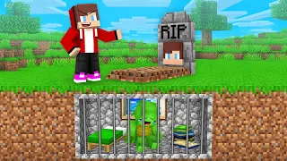 JJ Built a PRISON inside the GRAVE To Prank Mikey in Minecraft (Maizen)