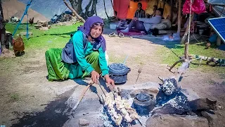 Preparing grilled chicken (joojeh kabab) in the Bakhtiari nomadic tribe