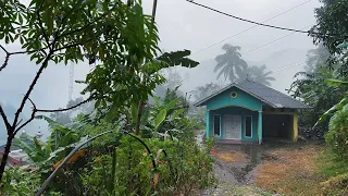 Relaxing rain and mist in an Indonesian mountain village||relaxing atmosphere