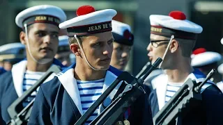 Зачем французким морякам красный помпон на бескозырке?