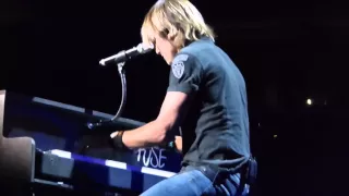 "Keep on Lovin' You" - Keith covers REO Speedwagon in Springfield on Oct. 20th, 2013