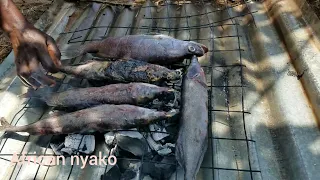 African Village Girl's life/smoking fish//fish preservation in the villages/African cooking