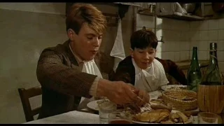 Amarcord (1973) - Comida en Familia