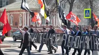 011 Шествие КПРФ против базы НАТО в Ульяновске 21.04.12 Люди следуют по маршруту