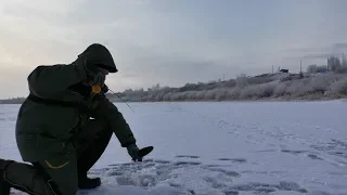 Нашёл стаю рыбы на метровой глубине. Зимняя рыбалка 2018. Первый лёд на реке