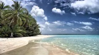 Cocos (Keeling) Island - Watching clouds in paradise