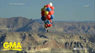 Illusionist David Blaine soars above desert holding helium balloons l GMA
