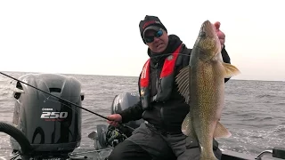 "Green Bay Pre-Spawn Walleyes" - In-Depth Outdoors TV, Season 10 Episode 18