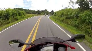 Honda cbr1000rr vs yamaha r1