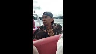 Naik speed boat Di danau Toba bersama keluarga