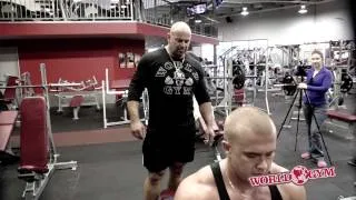 Sam Pearce Chest Bis WorldGym