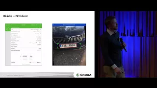 Martin Uher - ŠKODA AUTO - tablet v rukách od oleje