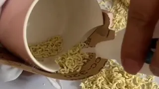 Noodle ile kırık kupa bardak tamir etmek