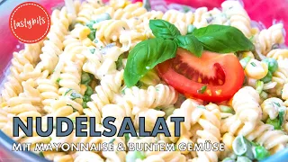 Einfacher Nudelsalat mit Mayonnaise & buntem Gemüse (Rezept von Oma)