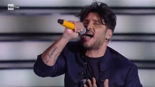 Fabrizio Moro omaggia Sergio Endrigo con "Lontano dagli occhi" - Una Storia da Cantare 15/02/2020