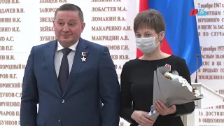 «Мы искренне гордимся вами»: губернатор Андрей Бочаров вручил награды волгоградским медикам